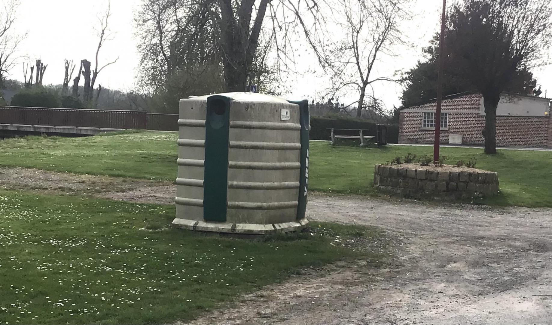 Colonne à verres (près du pont de la Serre)