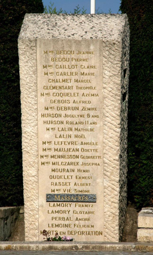Stèle commémorative du massacre de Tavaux
